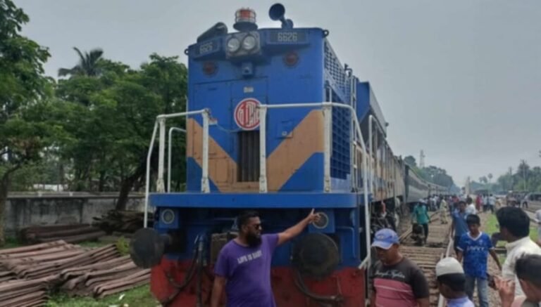 যশোরে ট্রেনে কেটে অজ্ঞাত নামা এক যুবক নিহত