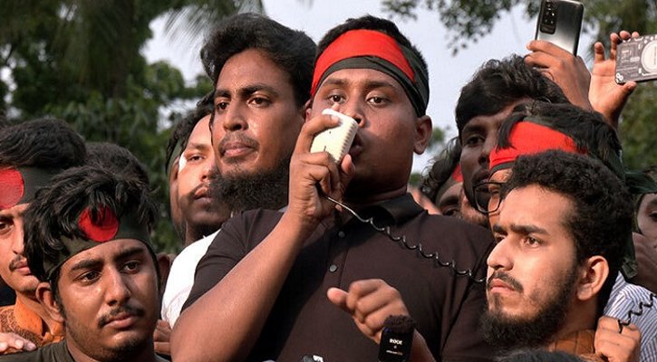 শাহবাগ ছাড়া ঢাকার কোথাও এবং মহাসড়কে ব্লকেড নয়: হাসনাত
