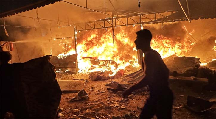 গাজায় ৪৮ ঘণ্টায় ইসরায়েলি হামলায় নিহত ২০০, ঘরছাড়া ৩ লাখ