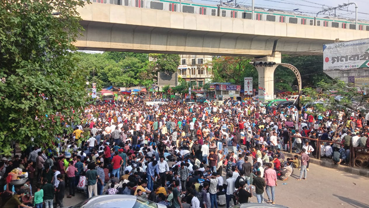 সাম্য হত্যার বিচারের দাবিতে শাহবাগ অবরোধ, যান চলাচল বন্ধ