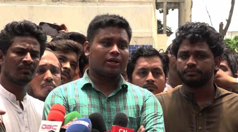 সরকারকে জিম্মি করলে পরিস্থিতি ভালো হবে না: হাসনাত আবদুল্লাহ