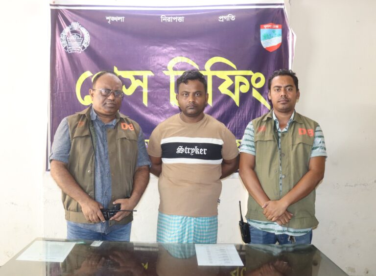 ডিবি পরিচয়ে ডাকাতি ‘ শ্রীনগর এক্সপ্রেসওয়ের ঘটনার মূল হোতা মুন্না যশোর থেকে গ্রেফতার