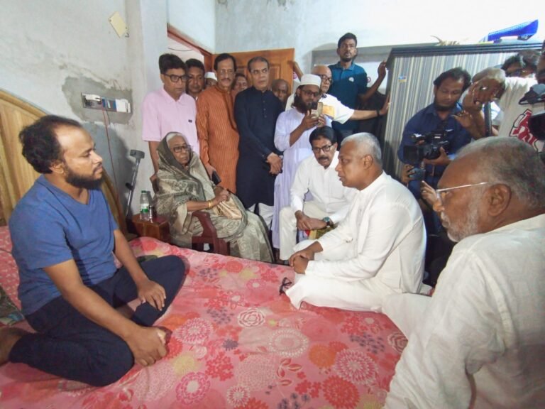 জুলাই আন্দোলনে গুলিবিদ্ধ যশোরের এনামের চিকিৎসার দায়িত্ব নিলেন তারেক রহমান