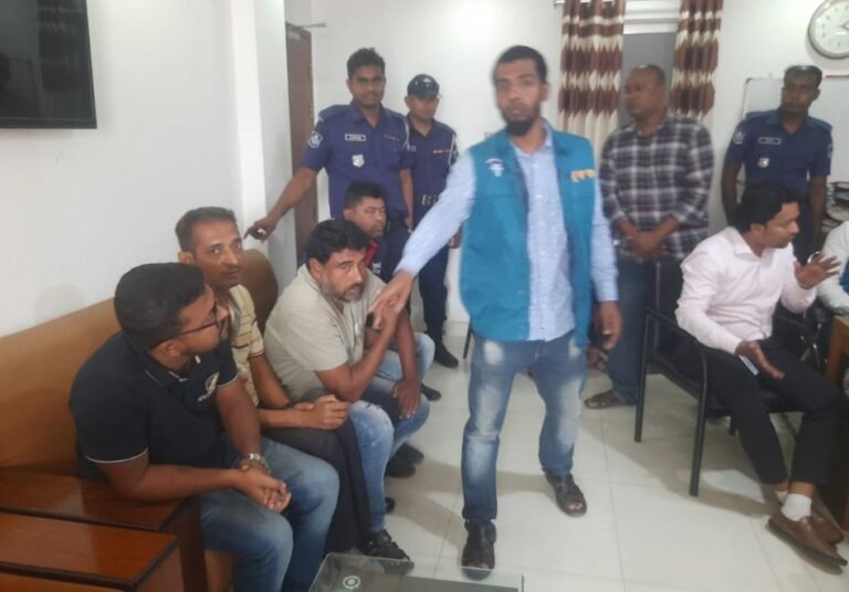 যশোর বিআরটিএতে দুদকের অভিযান: দালাল আটক