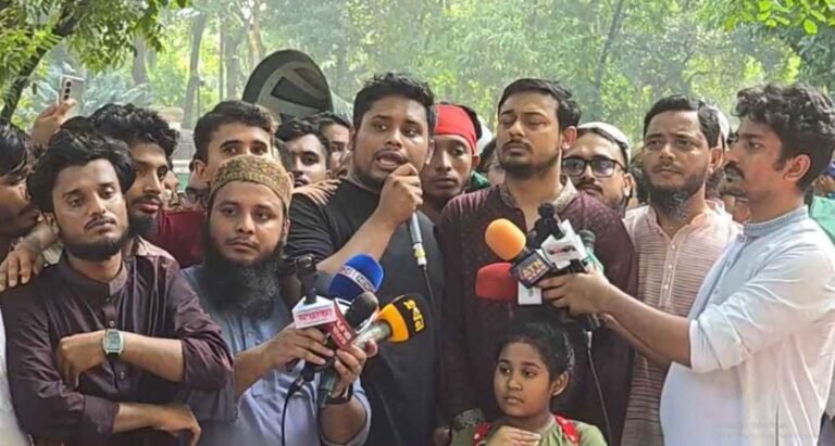 বাদ জুমা বড় জমায়েতের ডাক হাসনাতের