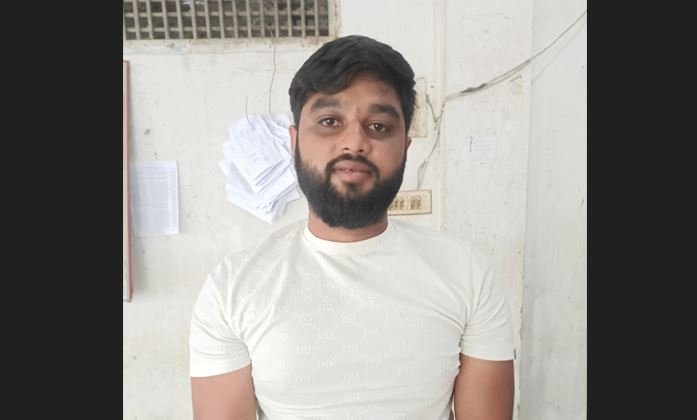 যশোরে অস্ত্র ও গুলিসহ আটক সন্ত্রাসী আকাশের ১৭ বছরের জেল