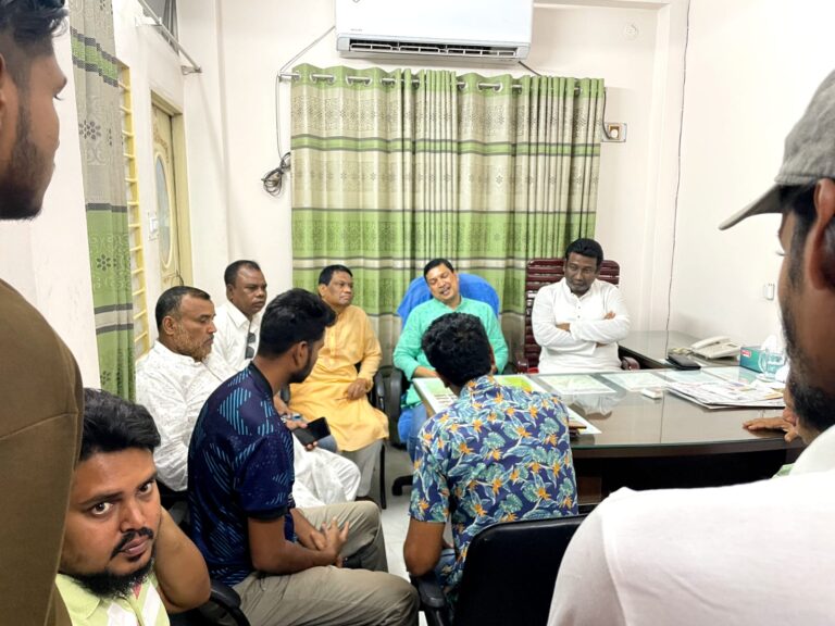 যশোরে ৪৮ ঘন্টা আল্টিমেটাম শেষে মিনি বাস মালিক সমিতির সাধারণ-সম্পাদক ‘ রিয়াদের পদত্যাগ 