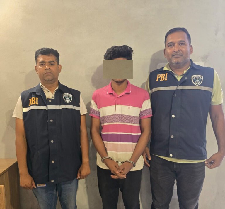 নড়াইলে ইলিয়াস শেখ হত্যা মামলার পলাতক আসামি গ্রেফতার