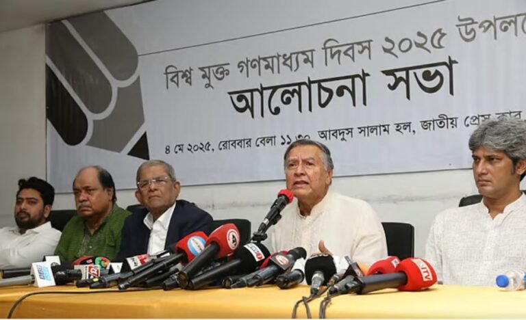 গণ আকারে সাংবাদিকদের বিরুদ্ধে মামলা স্বাধীন সাংবাদিকতার পরিপন্থী: মাহ্‌ফুজ আনাম