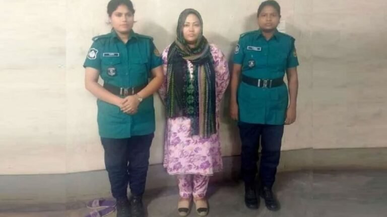 জুতা ফেলেই হাজতখানায় গেলেন মমতাজ, জানা গেল কারণ