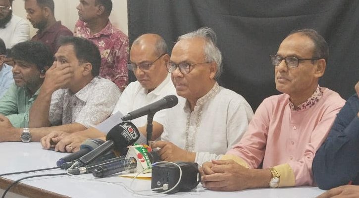 অন্তর্বর্তী সরকার মুলা ঝুলিয়ে রাখার চেষ্টা করছে: রিজভী