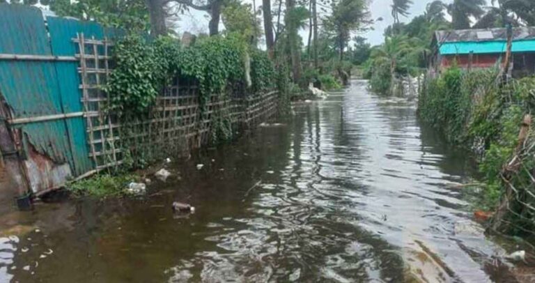 সেন্টমার্টিনে জোয়ারে তলিয়ে গেছে শতাধিক বাড়ি