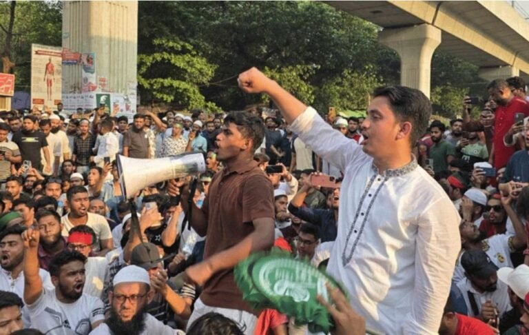 আ.লীগ নিষিদ্ধের দাবিতে শাহবাগ অবরোধ