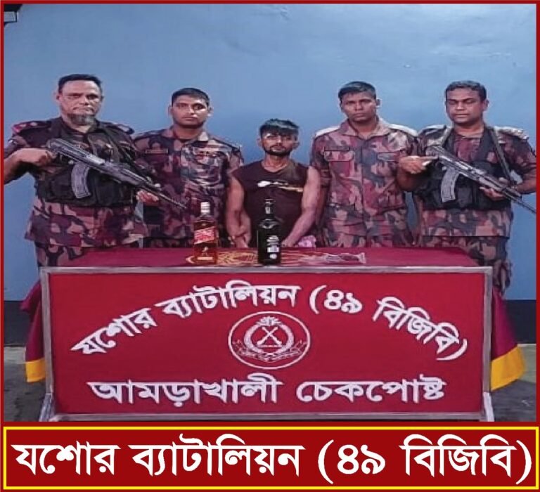 যশোরে শীর্ষ সন্ত্রাসী পিচ্চি রাজা আটক, উদ্ধার মাদক ও বার্মিজ চাকু
