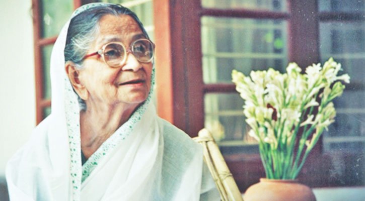 ইতিহাসের এই দিনে কবি সুফিয়া কামালের জন্ম