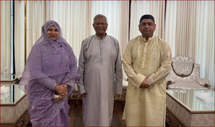 প্রধান উপদেষ্টার সঙ্গে সস্ত্রীক সাক্ষাৎ করেছেন সেনাপ্রধান