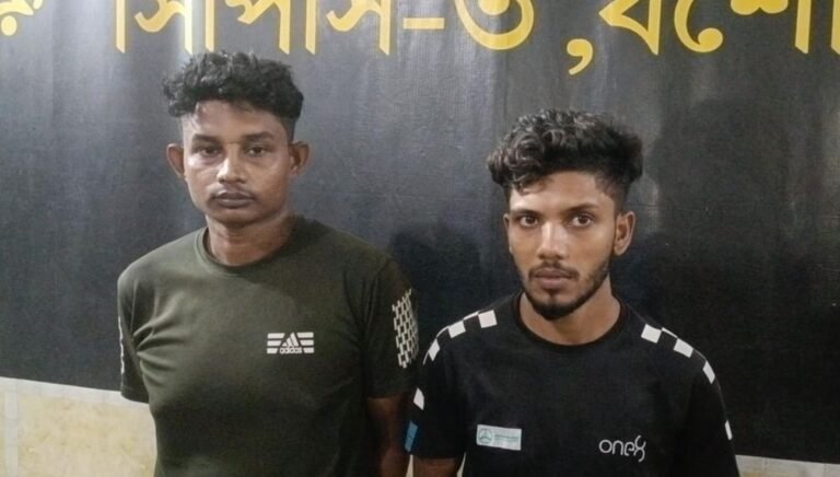 যশোরে ষষ্ঠীতলা পাড়ায় বিপুল হত্যার মামলার প্রধান আসামী বাপ্পিসহ তার সহযোগী আটক