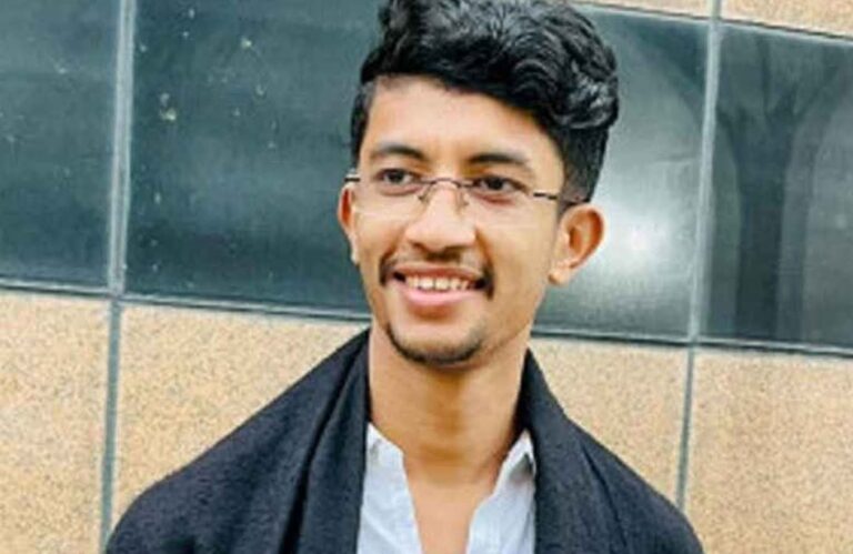 নগদ টাকা না পেয়ে ১১টি চেকে ৫ কোটি টাকা লিখে নিয়ে যায় রিয়াদ