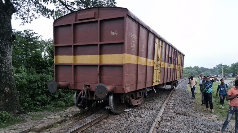 খুলনার সঙ্গে সারা দেশের রেল যোগাযোগ বন্ধ