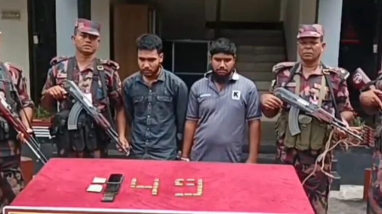 যশোরে ২৩টি স্বর্ণের বারসহ দুই চোরাচালানীকে আটক 