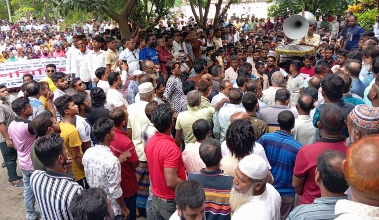 যশোরে সংসদীয় সীমানা পরিবর্তনের অপচেষ্টার প্রতিবাদে বিক্ষোভ
