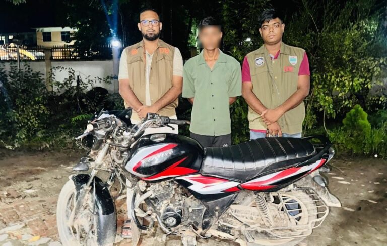 যশোরে চুরি যাওয়া মোটরসাইকেল উদ্ধার, এক যুবক গ্রেফতার