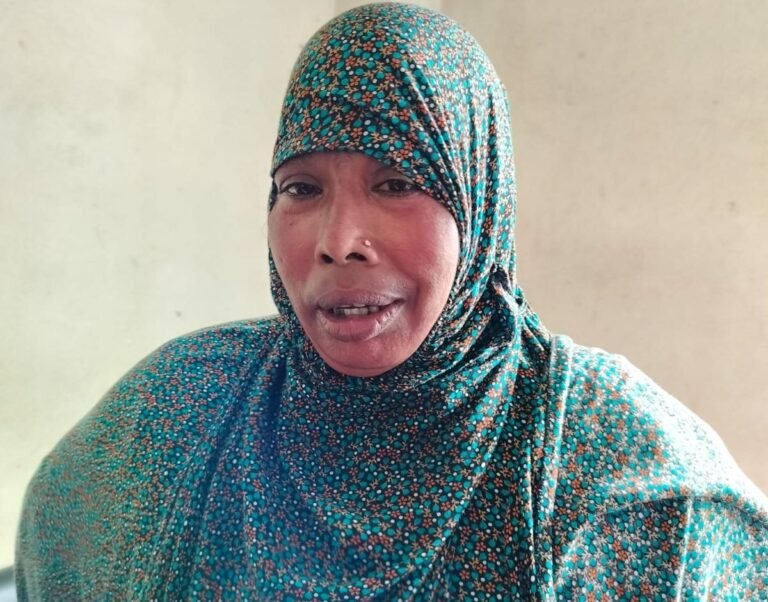 যশোর জেনারেল হাসপাতালে নারী চোর আটক