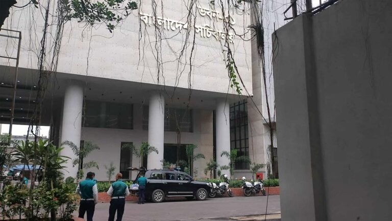 সচিবালয়ে প্রধান উপদেষ্টা, কঠোর নিরাপত্তা