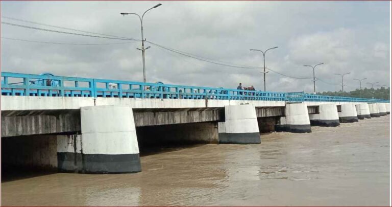 বিপৎসীমার ওপরে তিস্তার পানি, ৪ জেলায় বন্যার আশঙ্কা 