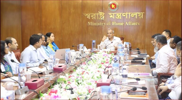 কর্মকর্তারা কোনো দলের লেজুড়বৃত্তি করতে পারবে না: স্বরাষ্ট্র উপদেষ্টা