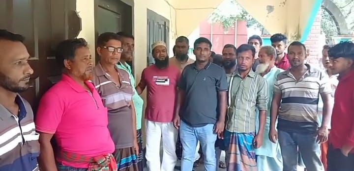 যশোর শার্শার কায়বায় ইউপি চেয়ারম্যানের কক্ষে তালা