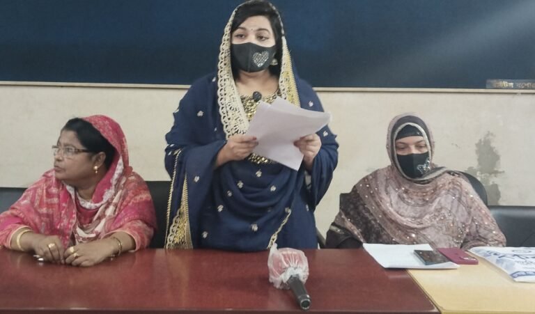 যশোর নওয়াপাড়ায় ব্যবসায়ী জনির বিরুদ্ধে সংবাদের প্রতিবাদে সংবাদ সম্মেলন