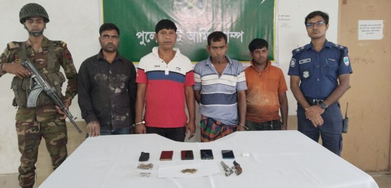 যশোরে যৌথ বাহিনীর অভিযানে চার সন্ত্রাসী আটক বার্মিজ চাকু, গাঁজা ও এয়ার বাট উদ্ধার