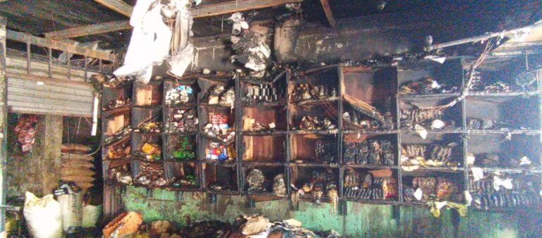 যশোরে মুদি দোকানে অগ্নিকাণ্ডে কোটি টাকার ক্ষতি