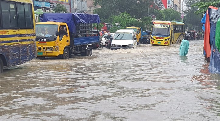 রাজধানীতে ঝুম বৃষ্টি, সড়কে জলাবদ্ধতা