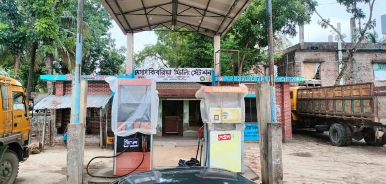 শার্শায় বিএনপি নেতার বিরুদ্ধে পেট্রোল পাম্প দখলের অভিযোগ