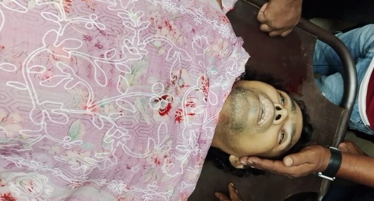যশোরে বাঁশ বোঝাই ট্রাকে পরিবহনের ধাক্কা দুই জন নিহত পুলিশ সদস্য আহত 