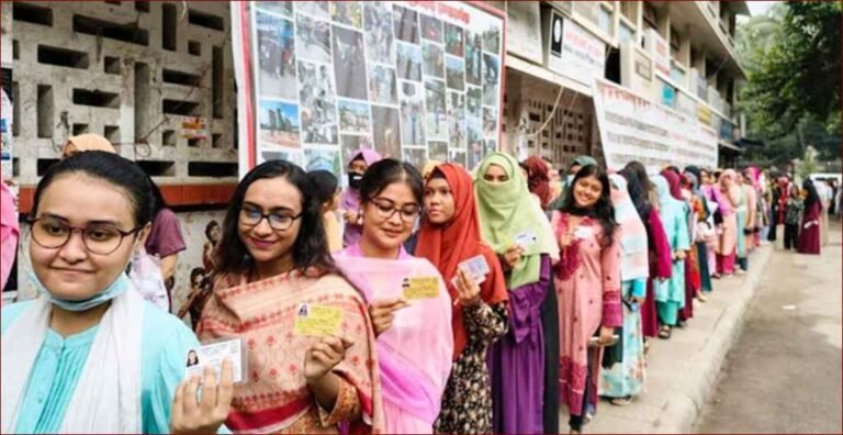ডাকসু নির্বাচন: ভোট দিতে সব কেন্দ্রেই শিক্ষার্থীদের লম্বা লাইন