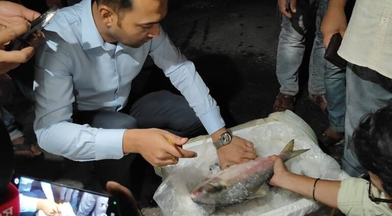 ইলিশের প্রথম চালান গেল ভারতে