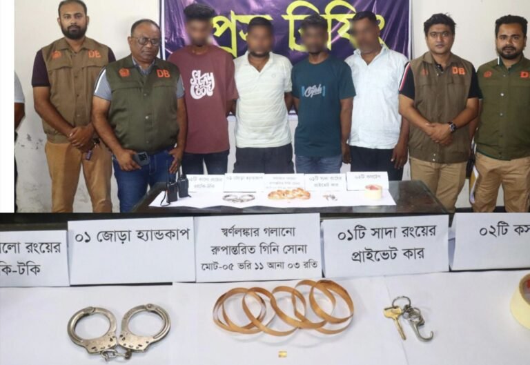 যশোরে পুলিশ পরিচয়ে স্বর্ণ ডাকাতি: চার আসামি গ্রেফতার, হ্যান্ডকাপ-ওয়াকি-টকি উদ্ধার