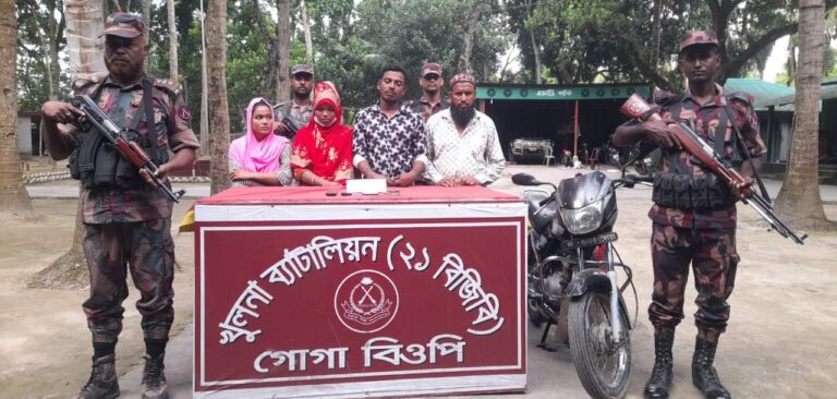 বেনাপোল সীমান্ত দিয়ে ভারতে যাওয়ার সময় ৪ বাংলাদেশি আটক