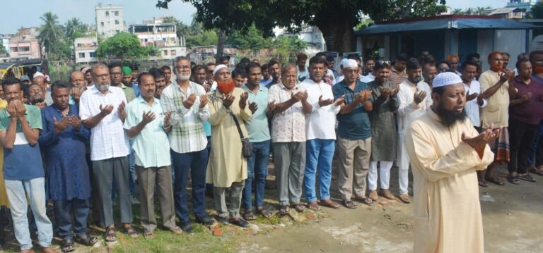 যশোরে বিএনপির জাতীয় স্থায়ী কমিটির সদস্য সাবেক মন্ত্রি তরিকুল ইসলামের কবর জিয়ারত