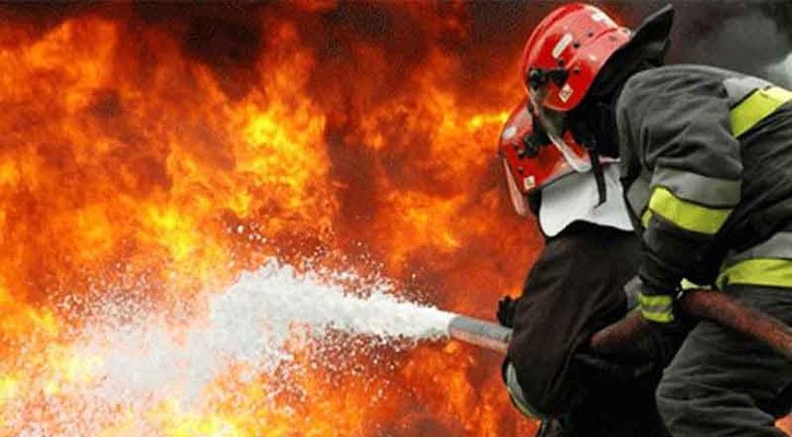 মিরপুরে আগুন নিয়ন্ত্রণে ৮ ইউনিট