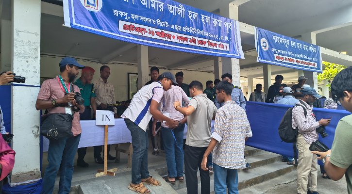 ৩৫ বছর পর রাকসু নির্বাচন, উৎসবের আমেজে চলছে ভোটগ্রহণ
