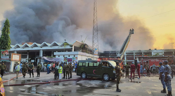 কার্গো ভিলেজে অগ্নিকাণ্ডে ক্ষয়ক্ষতি নিরূপণে ৫ সদস্যের কমিটি