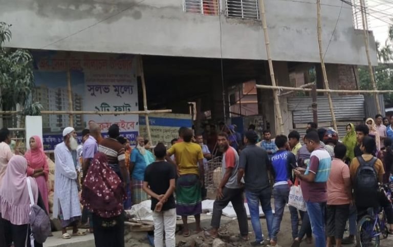 যশোরে ডেভোলপারের ফ্ল্যাট দখল, হত্যার হুমকি থানায় অভিযোগ 