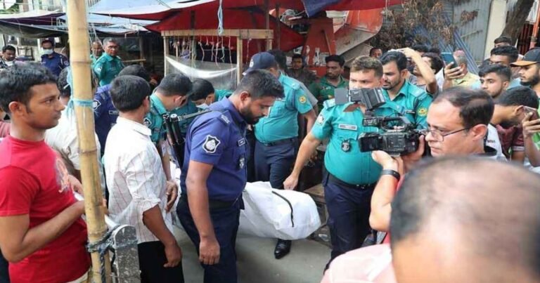 মেট্রোরেলে দুর্ঘটনায় নিহতের পরিবারকে ক্ষতিপূরণ ও চাকরি দেবে সরকার