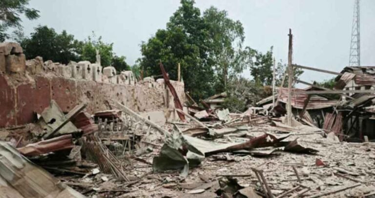 মিয়ানমারে ধর্মীয় উৎসবে বিক্ষোভের আয়োজন, জান্তার হামলায় নিহত ৪০