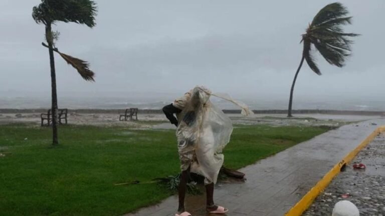২৫০ কিমি বেগে আঘাত হেনেছে ঘূর্ণিঝড় ‌‘মেলিসা’, ক্যারিবীয়ানে নিহত ৭