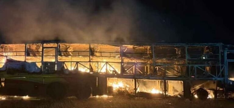 জ্বালানি ট্যাংকে মোটরসাইকেলের ধাক্কায় বাসে বিস্ফোরণ, নিহত ২০